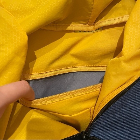 NWOT Navy Blue and Yellow Classic Business Computer Laptop Backpack Bag - Picture 5 of 8